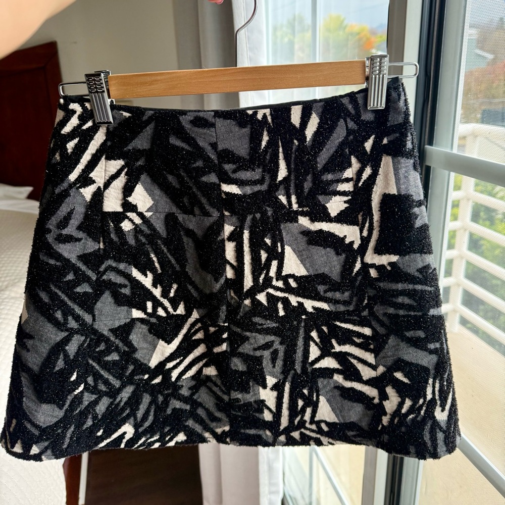 SPRING SALE! Zara Black and Gray Patterned Mini Skirt - Size XS